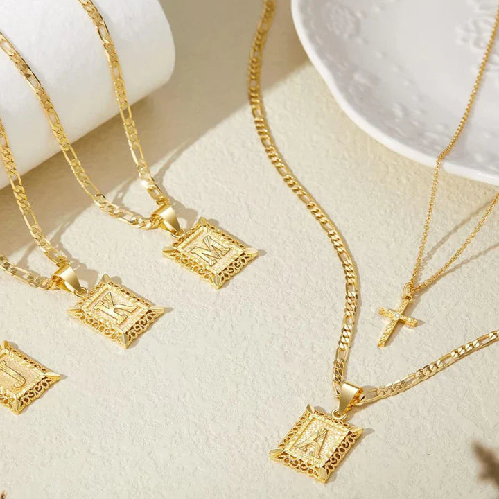 Conjunto de Colar com Iniciais Cruzadas