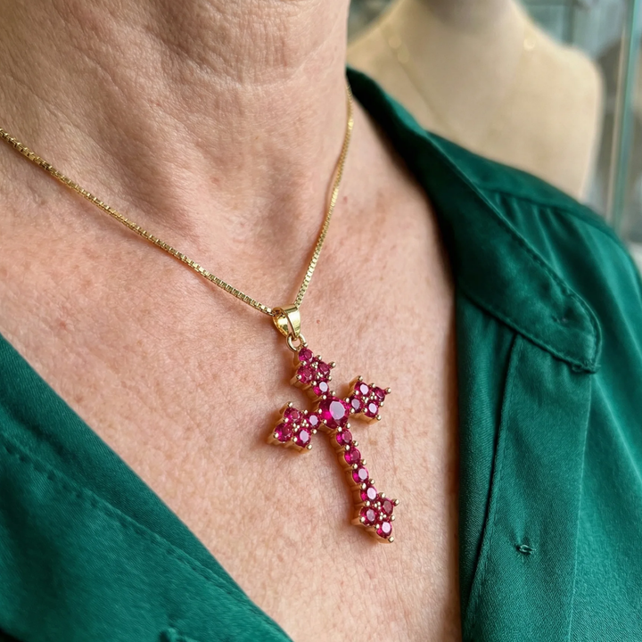 Colar Cruz em Cacho Rosa