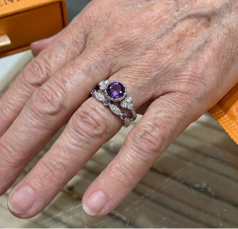 Conjunto de Anéis Coroa Violeta