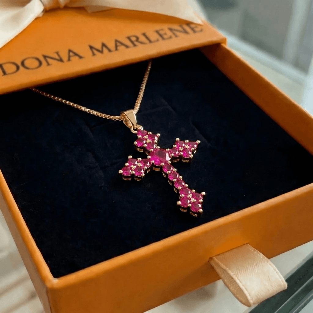Colar Cruz em Cacho Rosa